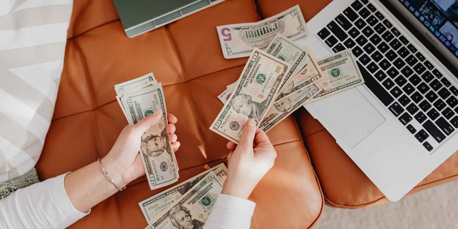 Cuentas en Dólares: Tu Puente Financiero a España
